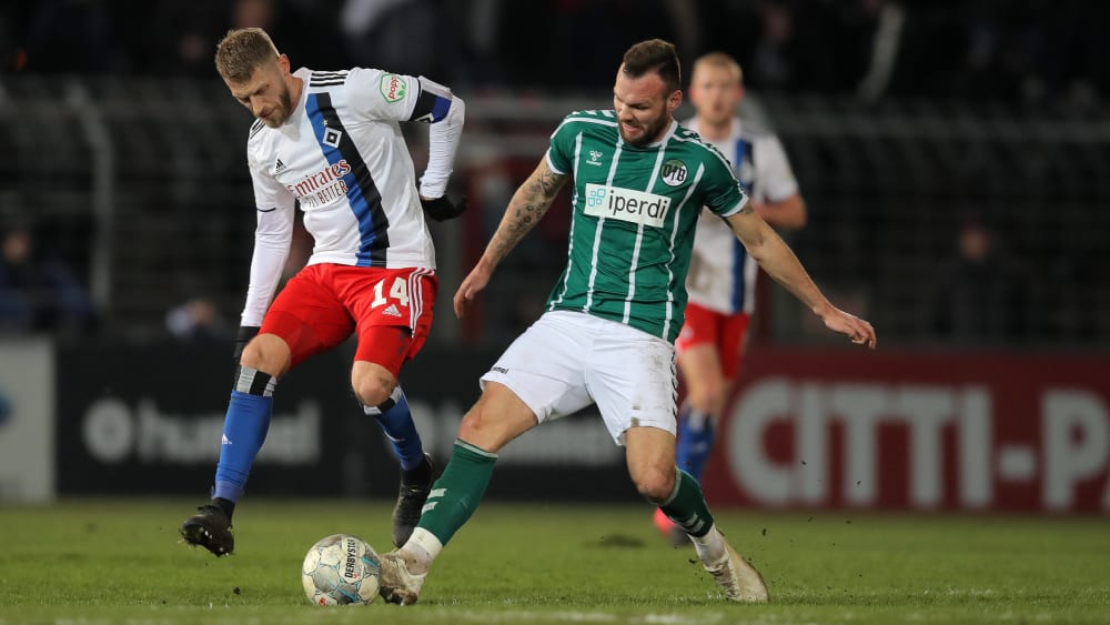 Aaron Hunt (li.) musste mit dem HSV eine 2:5-Niederlage gegen den VfB Lübeck hinnehmen.