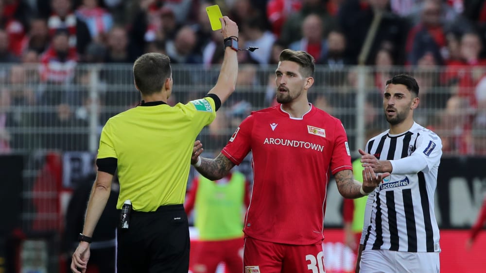 Unions Robert Andrich sieht Gelb.