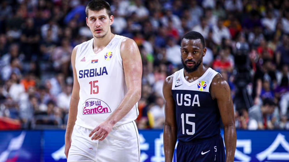 Nikola Jokic (li.) und Kemba Walker hätten sich natürlich lieber im Halbfinale gegenüber gestanden.