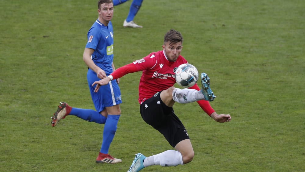 Valdrin Mustafa von der U23 von Hannover 96 hat sich infiziert.