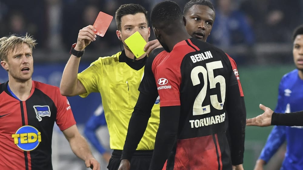Drama auf Schalke: Nach Getränkekiste fliegen Torunarigha ...