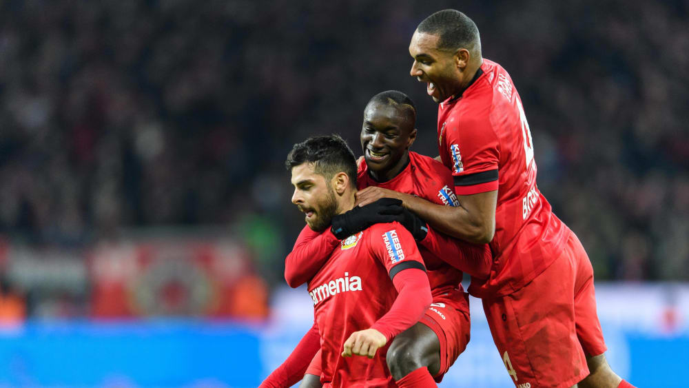 Jonathan Tah (rechts) ist Spieler von Bayer 04 Leverkusen.