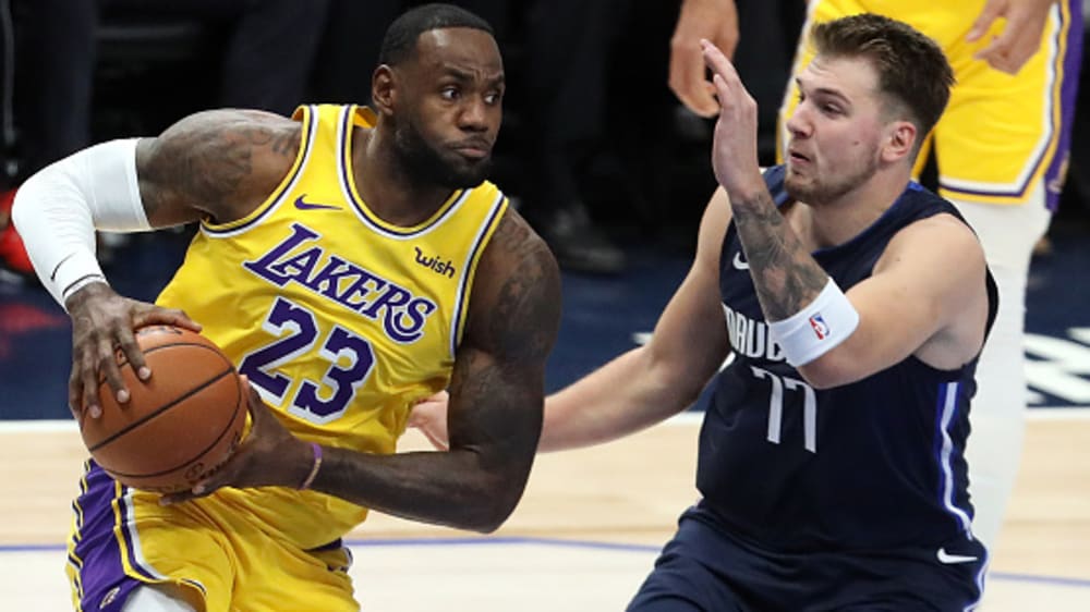 LeBron James (li.) und Luka Doncic