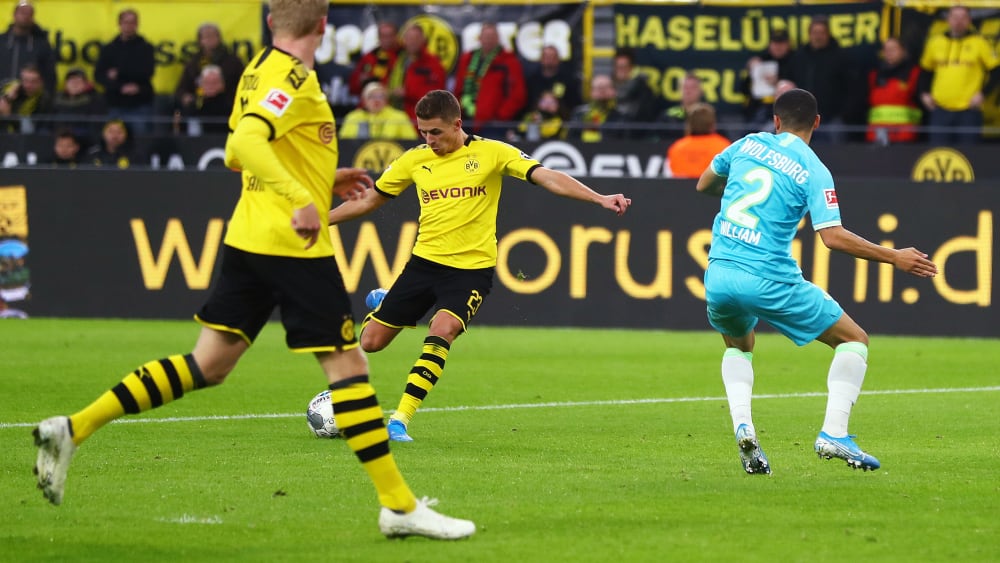 Julian Brandt, Thorgan Hazard, Willian (v.li.)