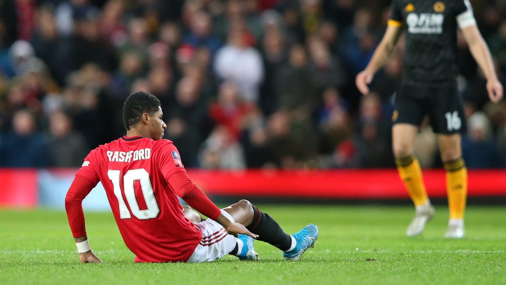 Am Boden: Nach seinem 16-Minuten-Kurzeinsatz gegen Wolverhampton musste Marcus Rashford ausgewechselt werden.