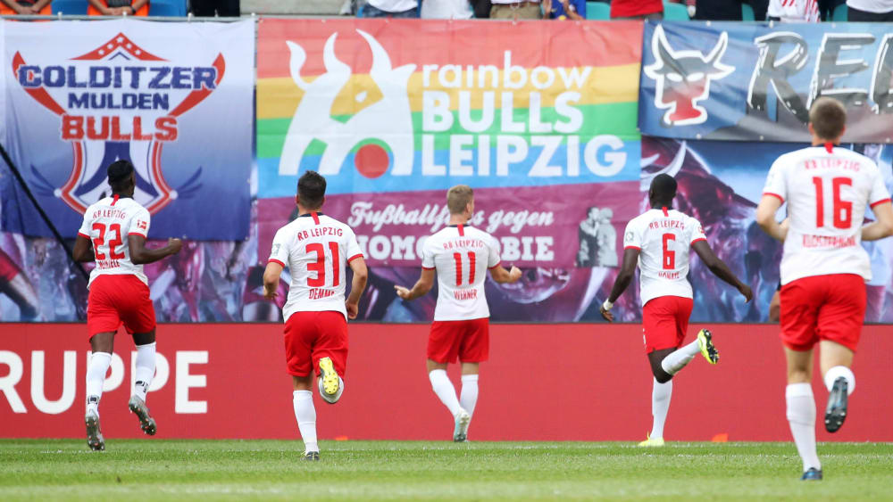Vertrag unterschrieben, getroffen und sich feiern lassen: Timo Werner (#11).