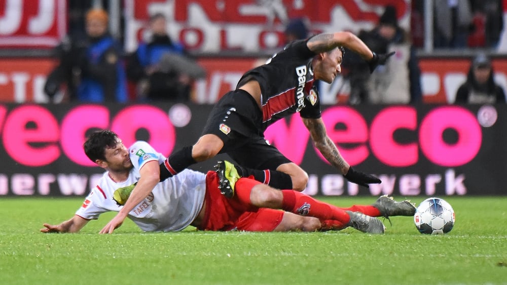 Hector und Aranguiz im rassigen Zweikampf