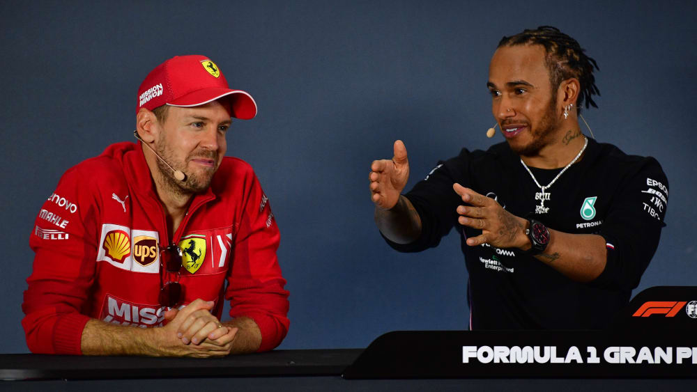 Sebastian Vettel? Oder Lewis Hamilton (re.)? Wer fährt 2021 für Ferrari?