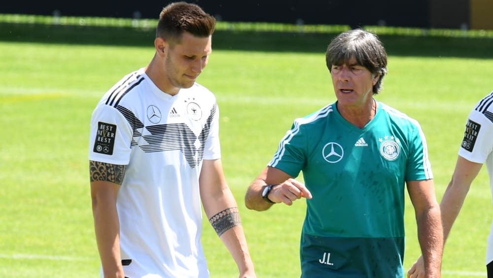 Niklas Süle und Joachim Löw
