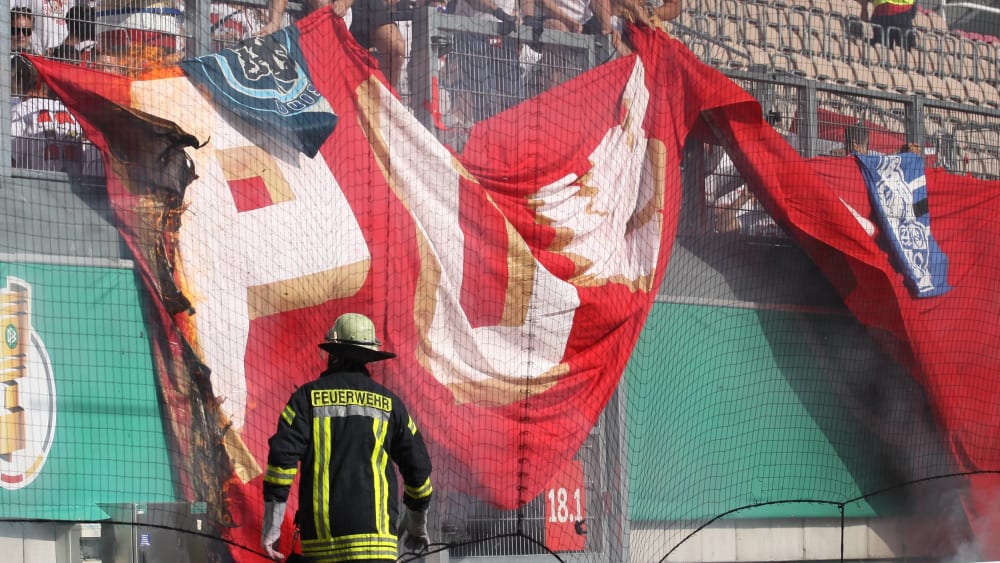 Zaunfahne im Fritz-Walter-Stadion