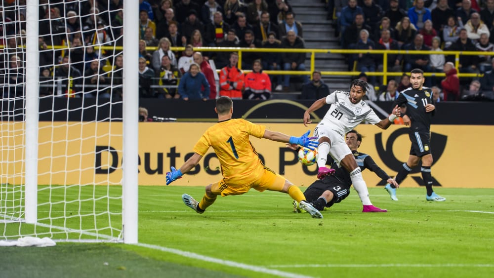 Stark durchgesetzt: Serge Gnabry trifft per Außenrist zum zwischenzeitlichen 1:0.