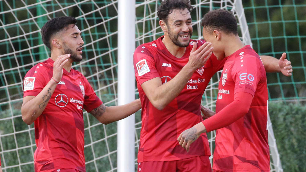 Die Stuttgarter um Hamadi Al Ghaddioui (Mitte) erzielten zwei Treffer binnen drei Minuten.