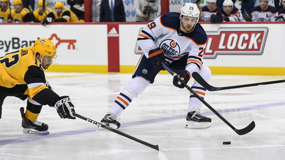 Leon Draisaitl, Dominik Simon (li.)