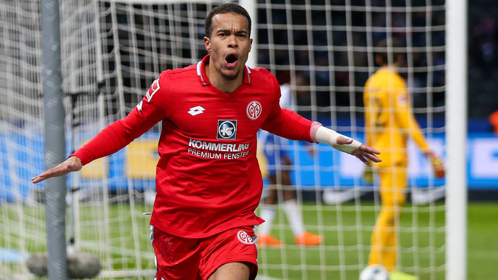 Stürmer Robin Quaison wird zum des 1. FSV Mainz 05 kicker