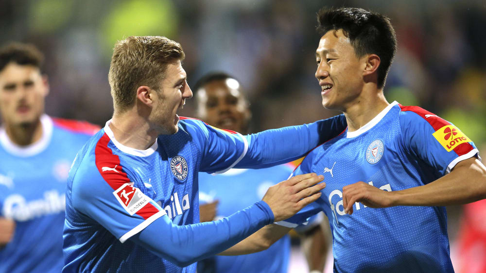 Dürfen sie auch gegen den HSV jubeln? Alexander Mühling und Jae-Sung Lee.