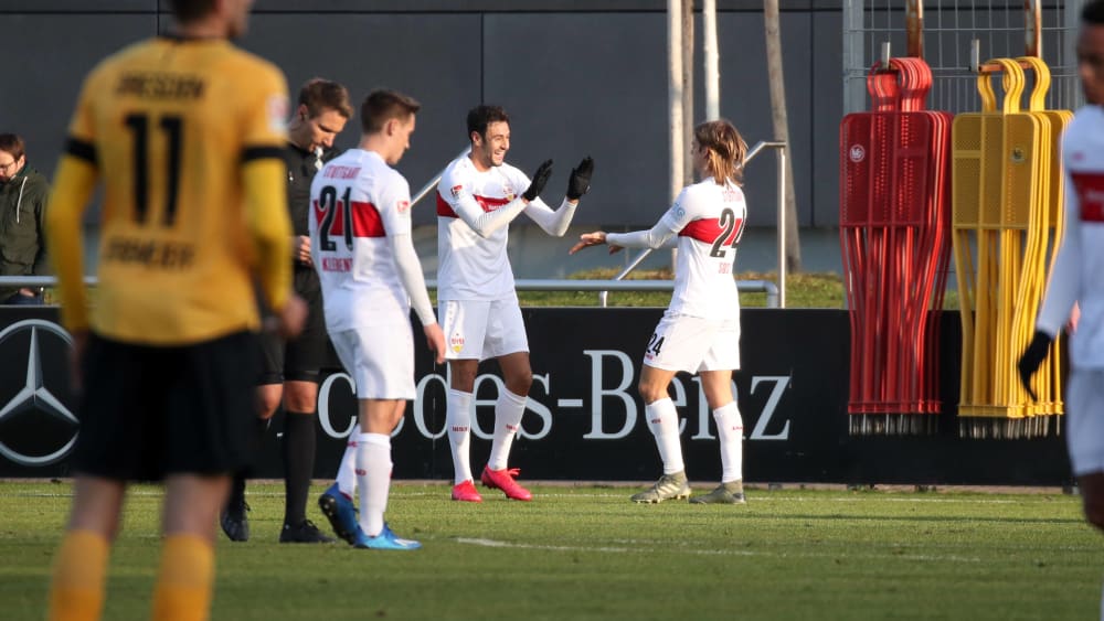 Der VfB jubelt gegen Dresden