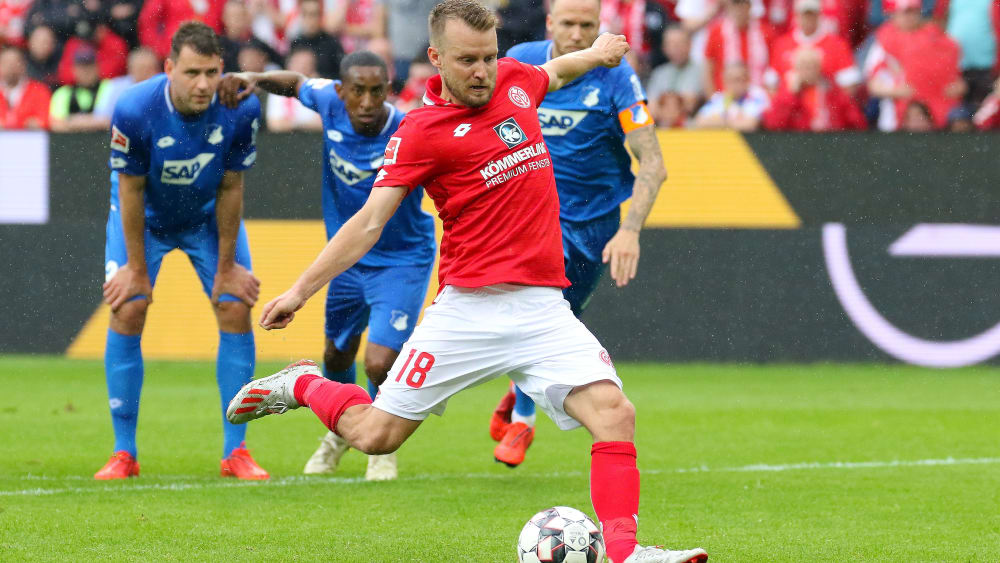 Nervenstark vom Punkt: Der Mainzer Routinier Daniel Brosinski.