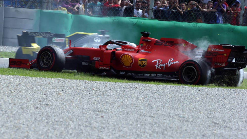 Zu viele Fehler: Ferrari-Pilot Sebastian Vettel im Gras.