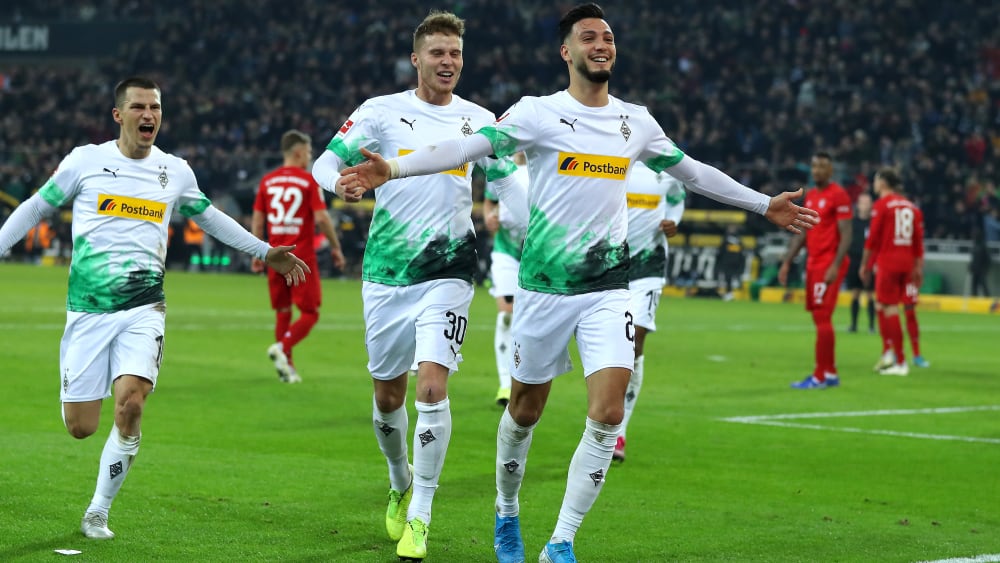 Doppelpacker: Linksverteidiger Ramy Bensebaini schoss Gladbach gegen Bayern zum 2:1-Comeback-Sieg.