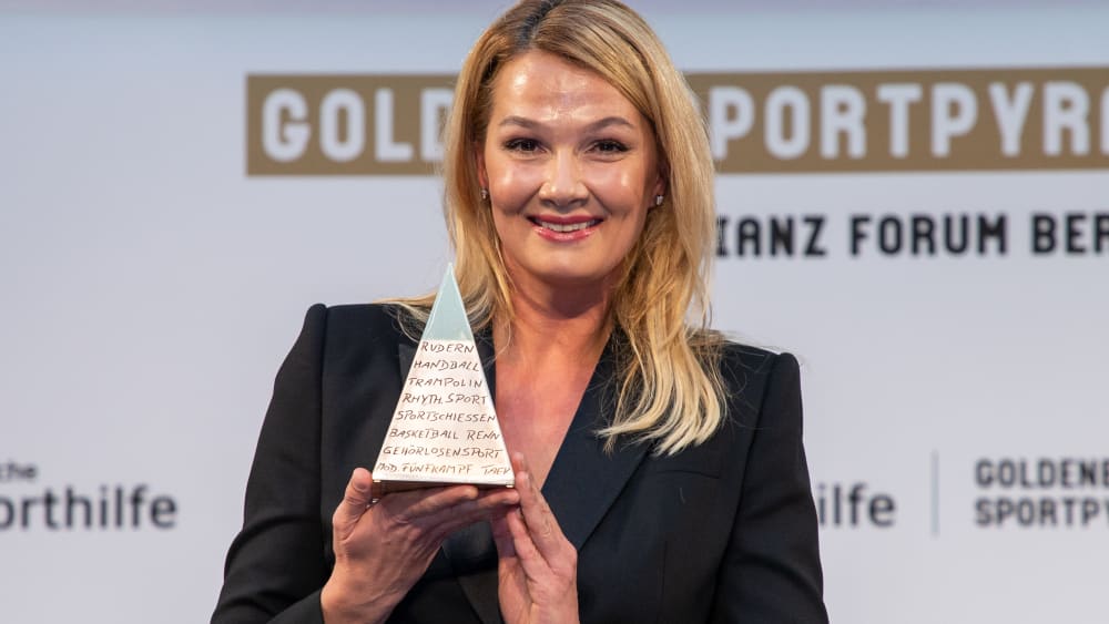Franziska van Almsick mit der Auszeichnung