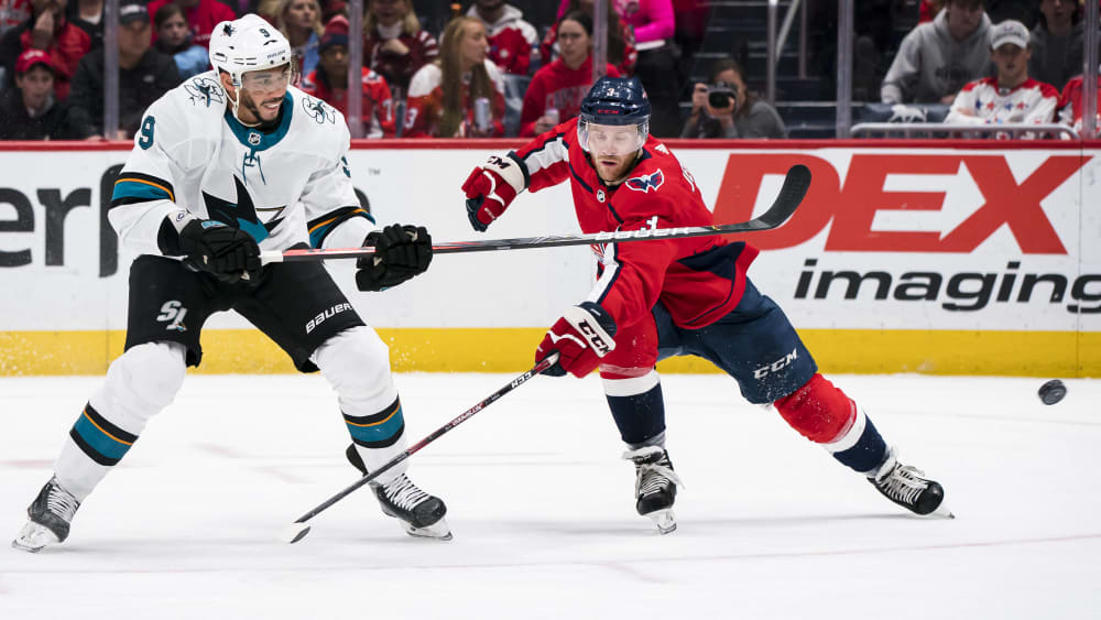 Evander Kane (l.).
