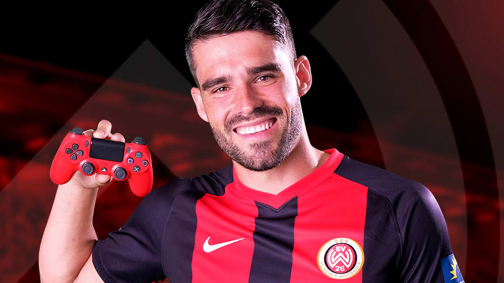 Innenverteidiger Sascha Mockenhaupt greift in der Virtual Bundesliga zum Controller.