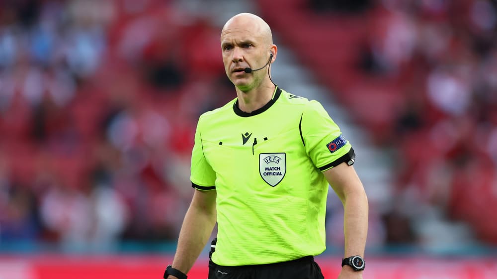 Schiedsrichter Anthony Taylor pfeift Portugal gegen ...