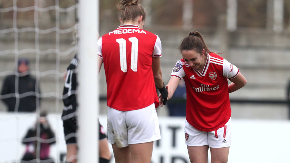 Vivianne Miedema und Lisa Evans