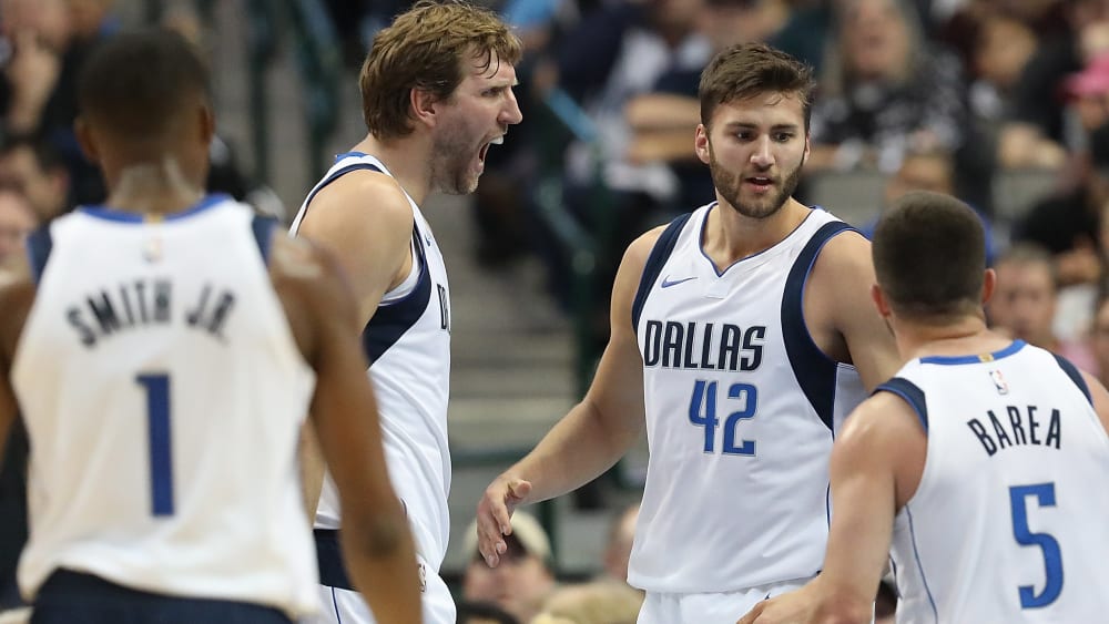 Dirk Nowitzki mit Nationalspieler Maxi Kleber