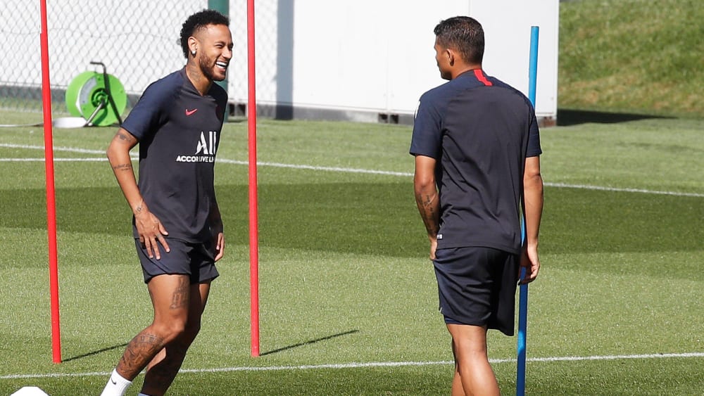 Neymar (l.)