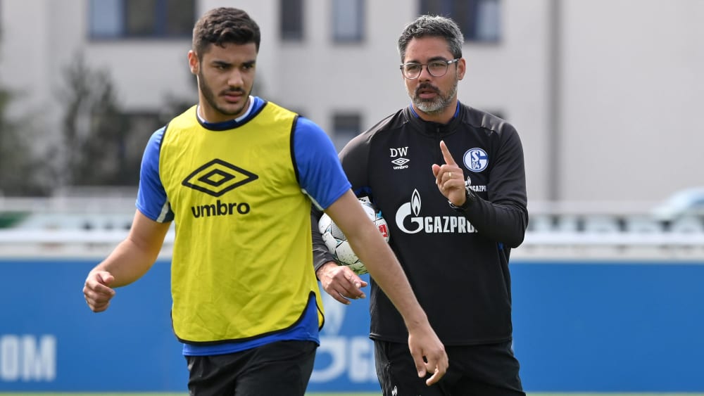 Das geht noch besser: David Wagner war mit Ozan Kabaks Stellungsspiel noch nicht einverstanden.