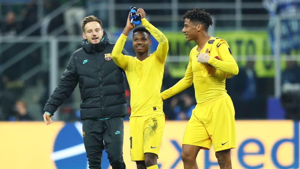Ivan Rakitic, Ansu Fati, Jean-Clair Todibo (v.li.)