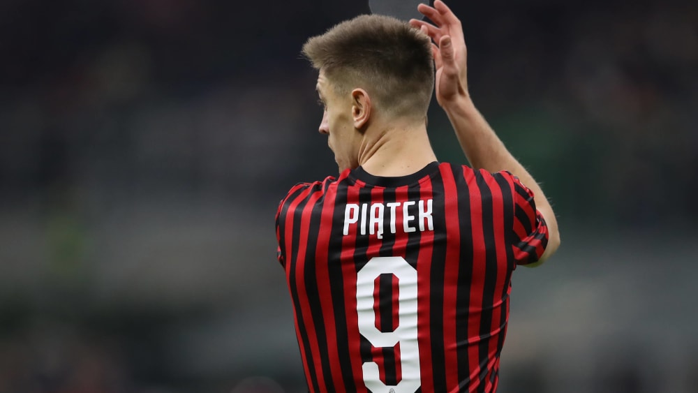 Krzysztof Piatek ist Stürmer.