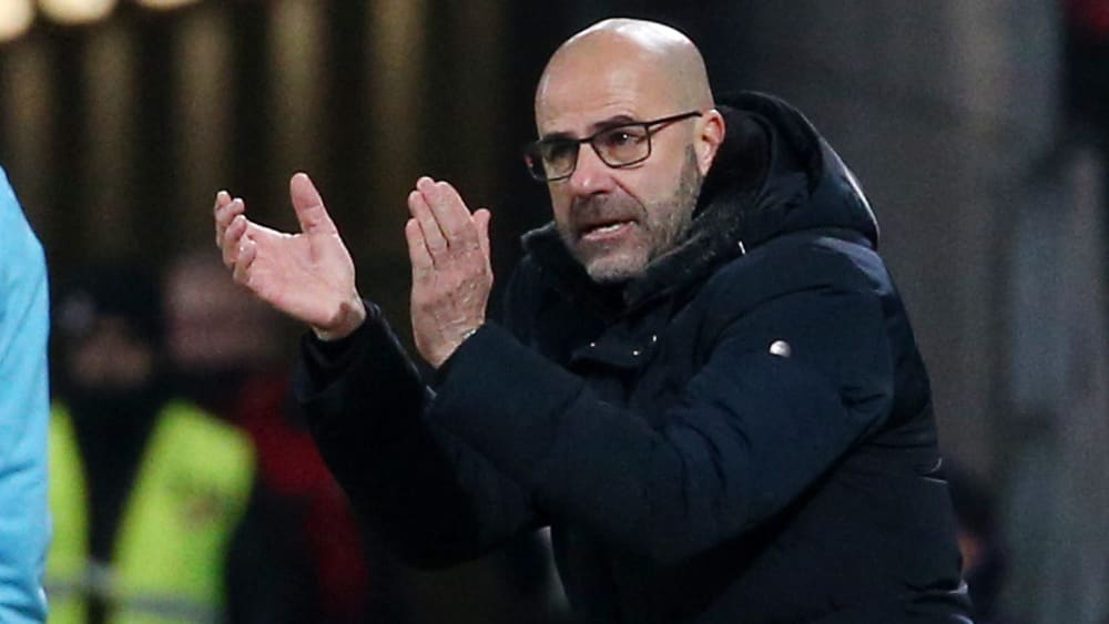 Peter Bosz hat seinen Vertrag verlängert.