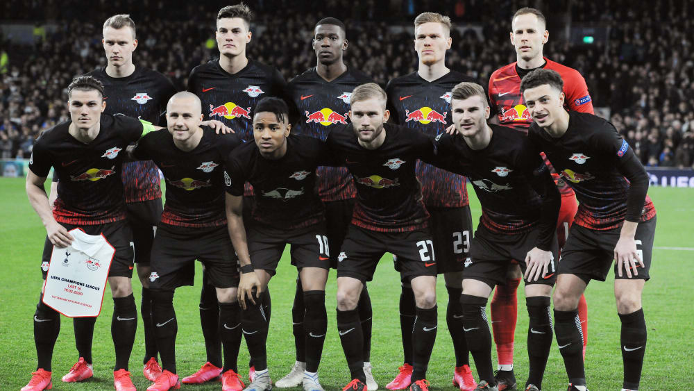 Nicht einheitlich: Die Startelf von RB Leipzig vor dem Anpfiff in London.