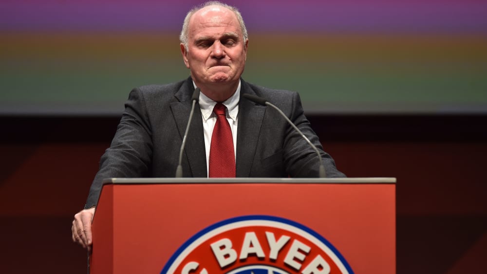 Uli Hoeneß tritt als Präsident des FC Bayern München ab.