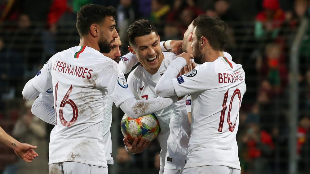 Cristiano Ronaldo freut sich diebisch
