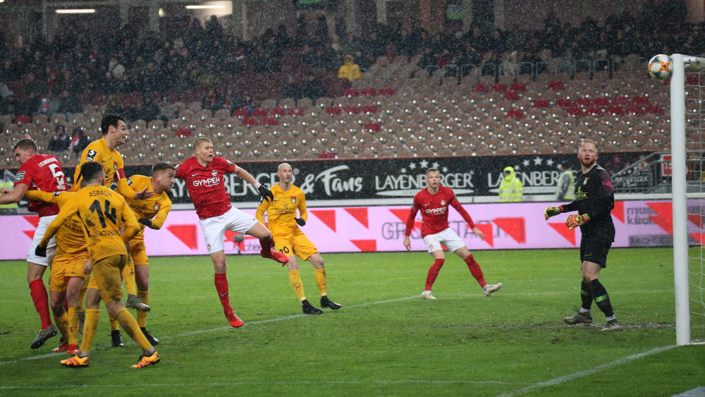 Kopfballchance für Kaiserslautern