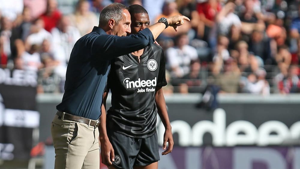Adi Hütter ist Trainer und Gelson Fernandes Spieler von Eintracht Frankfurt.