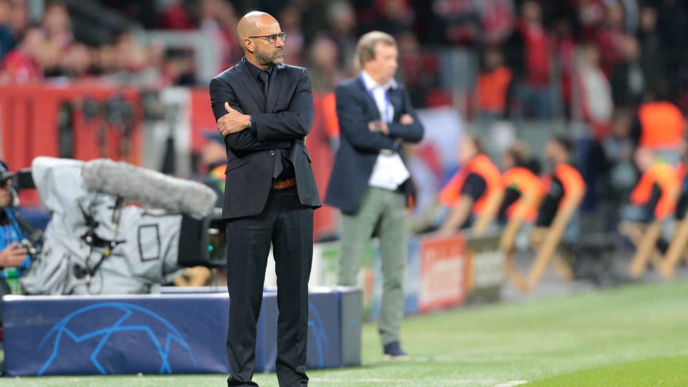 Enttäuschung nach der Auftakt-Pleite bei Bayer-Coach Peter Bosz.