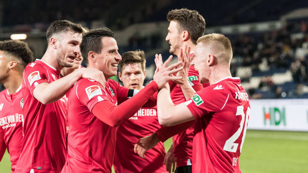 Hannover 96 besiegt Holstein Kiel