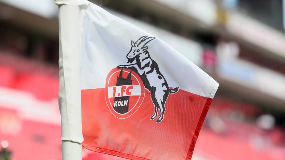 Koln Und Die Telekom Fc Kassiert Rund Sieben Millionen Euro Fur Drei Jahre Fussball Addict