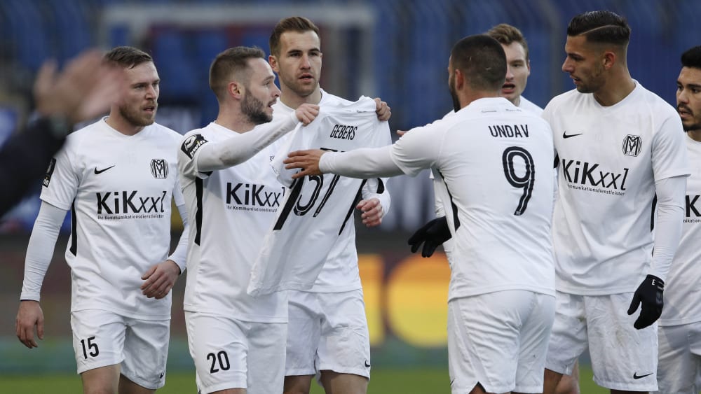 Torjubel der Meppener Spieler um Deniz Undav