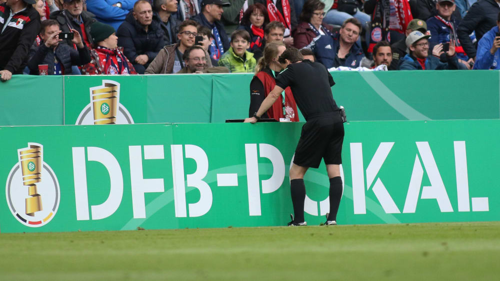 Der Blick auf den Monitor ist in dieser Pokal-Saison bereits im Achtelfinale möglich.