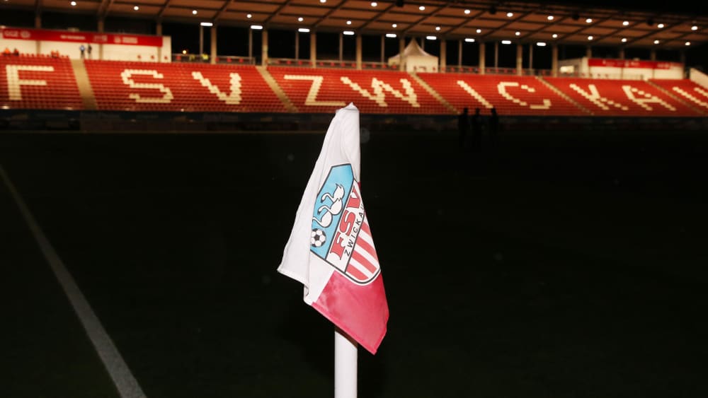 Eckfahne und Tribüne des FSV Zwickau
