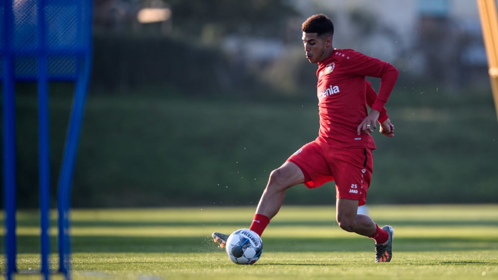 Bayer-Neuzugang Exequiel Palacios muss auf seinen Punktspiel-Einstand für Leverkusen warten.