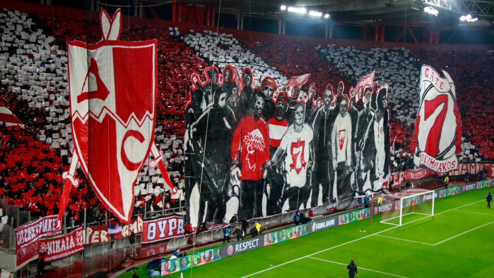 Sehenswert: Die Olympiakos-Fans feierten ihre seit Jahrzehnten mit RSB-Fans gepflegte Fan-Freundschaft.