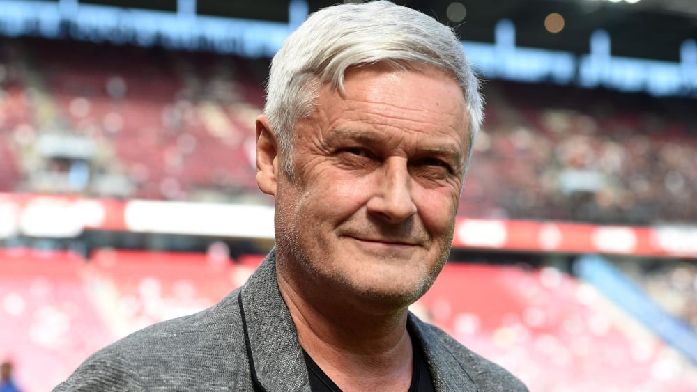 Kölns Geschäftsführer Armin Veh macht eine mögliche Verlängerung beim FC abhängig von der künftigen Aufteilung der Verantwortungsbereiche
