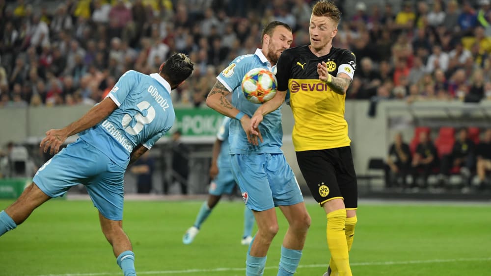 Hand im Spiel: Marco Reus vor dem 1:0 gegen den KFC Uerdingen.