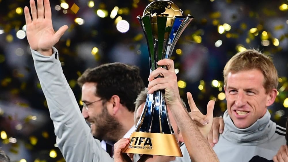 2018 stemmt realMadrid den pokal der Klub-WM in die Höhe.